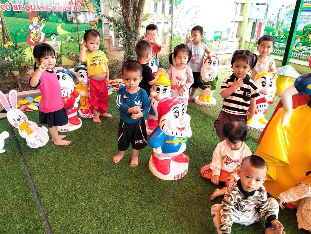 Hoạt động trải nghiệm lớp Nhà trẻ