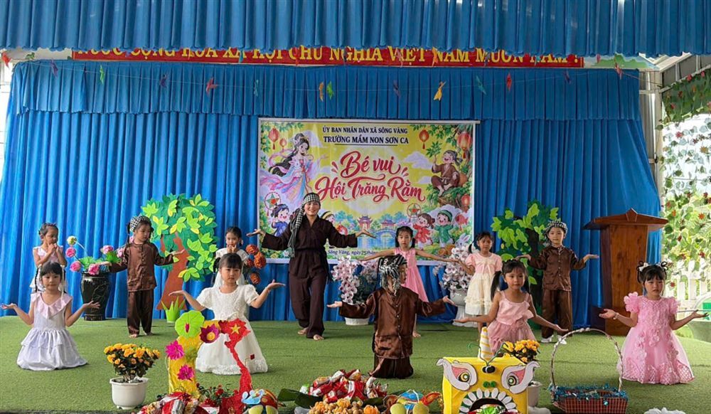 BÉ VUI HỘI TRĂNG RẰM 2026
